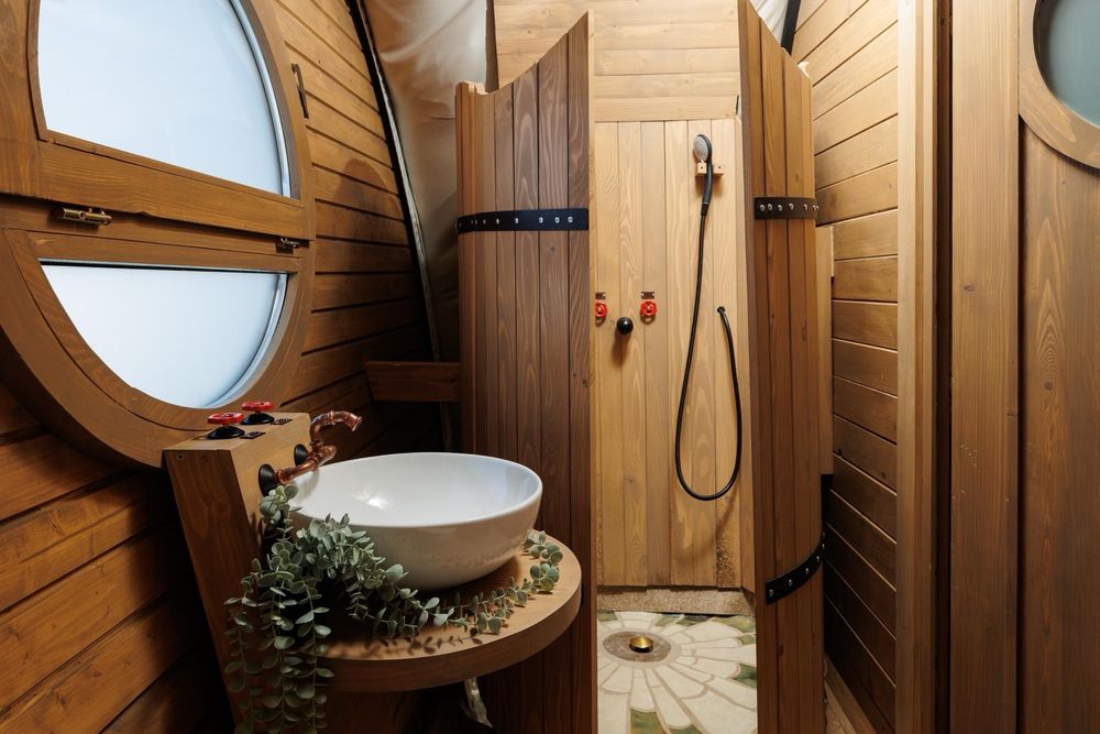 Carute cu coviltir-cabane-cabanute de locuit-Aframe