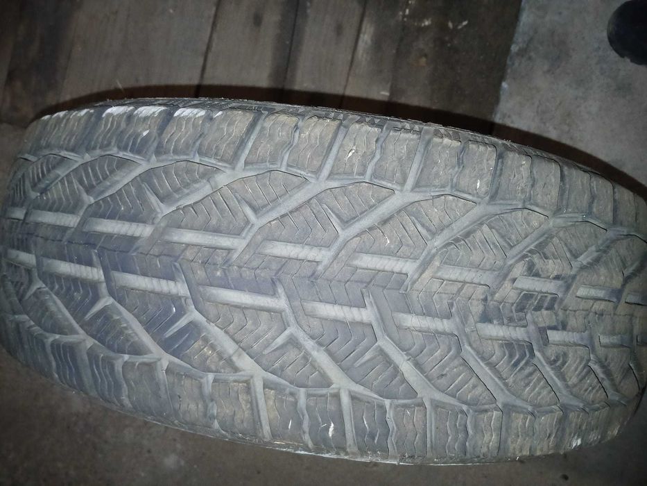 Vând cauciucuri de iarna logan3 195/55/16