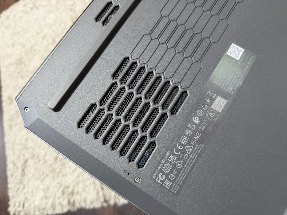 Lenovo LOQ 15IAX9 / i5-12600HX / RTX 4050 6gb / 24gb ram / 1TB ssd