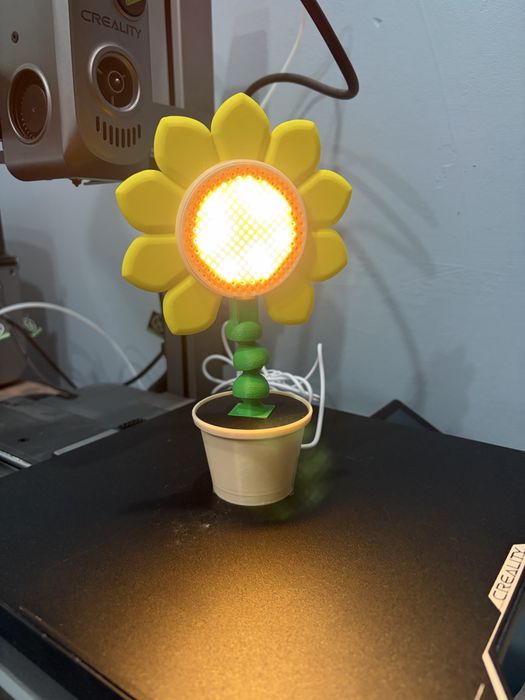 3D принтирана декоративна лампа „Слънчоглед“