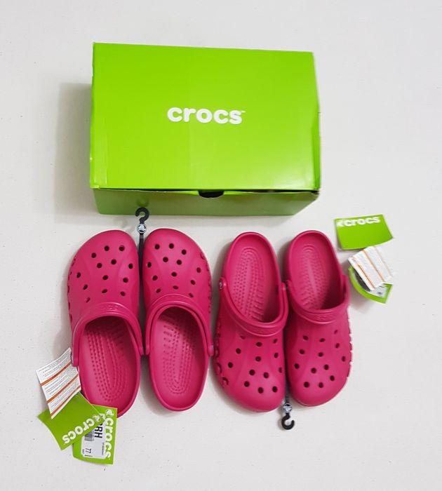 Saboti Crocs Baya Raspberry Roomy Fit noi, sandale unisex plaja, vară, Nr. 42 - 43 EU (M9 - W11) unisex