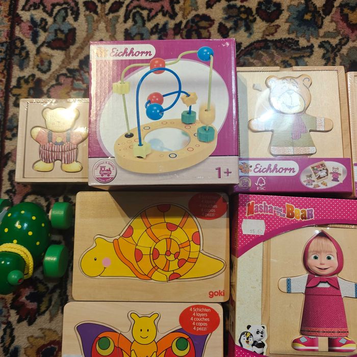 Комплект нови запечатани дървени играчки. Пъзели влакчета кукли.