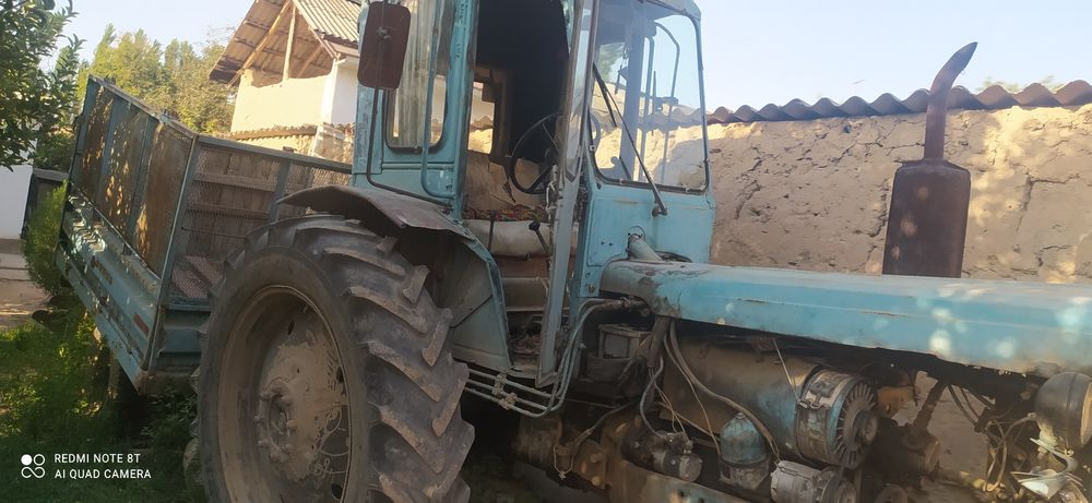 Traktor  sotiladi