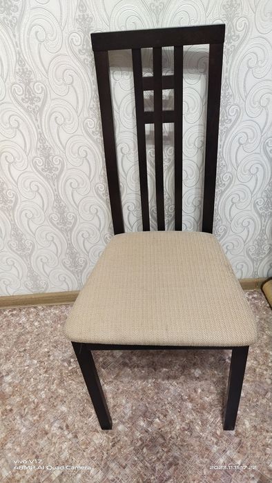 Продаю стол с 6 стульями