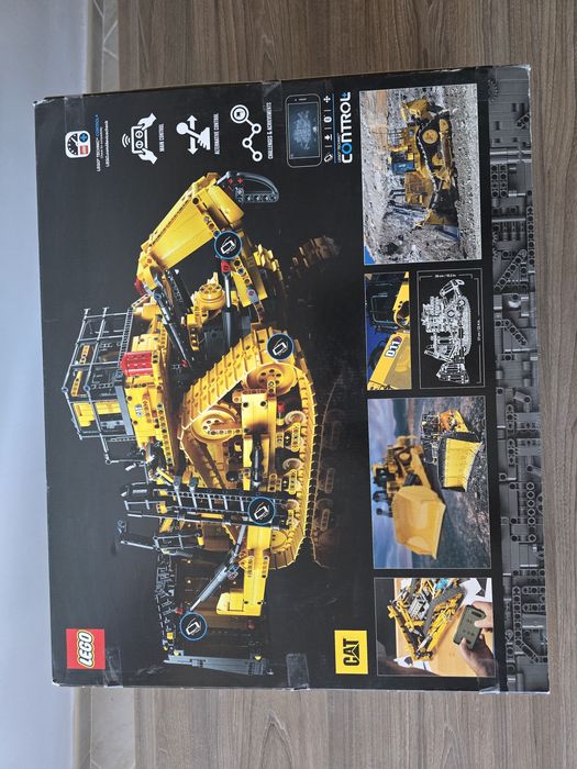 Lego Technic 42131 Cat D11 Bulldozer Лего Техник Булдозер