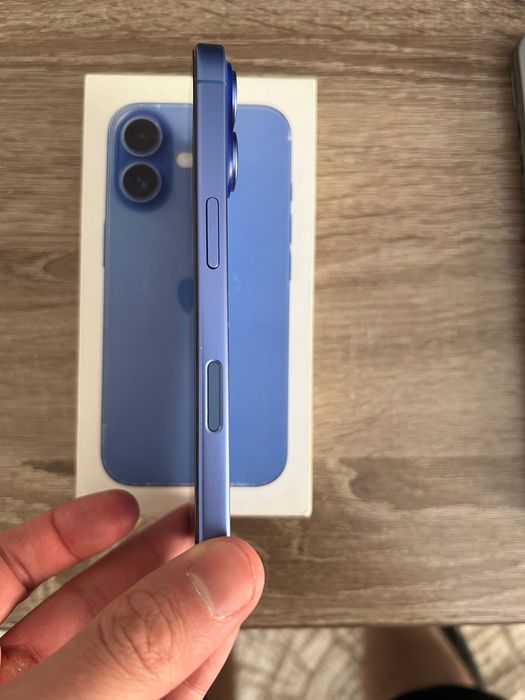 Продам iPhone 16