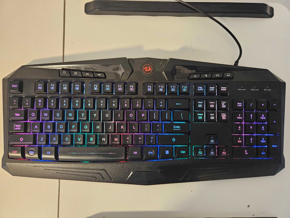 Pachet 2 Tastaturi Gaming RGB Logitech G213 Prodigy plus Redragon S101