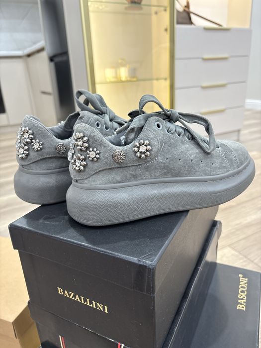 Продам женские кеды