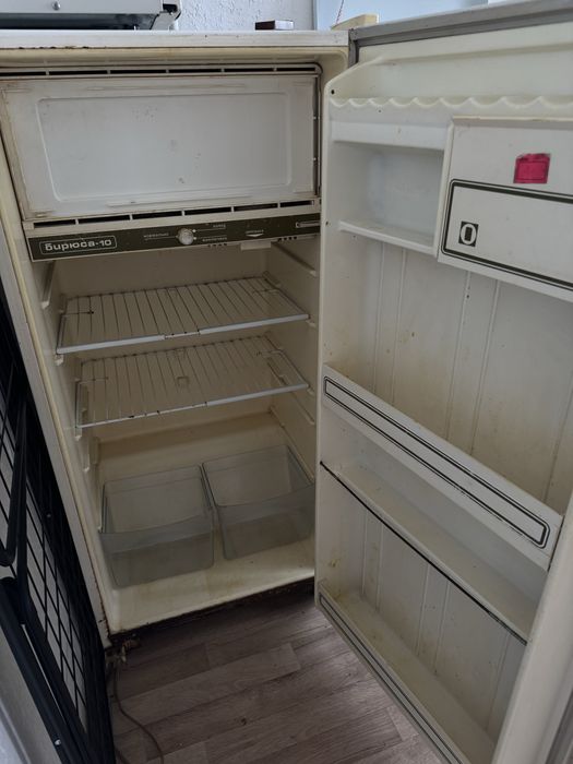 Продается холодильник 10000 тг