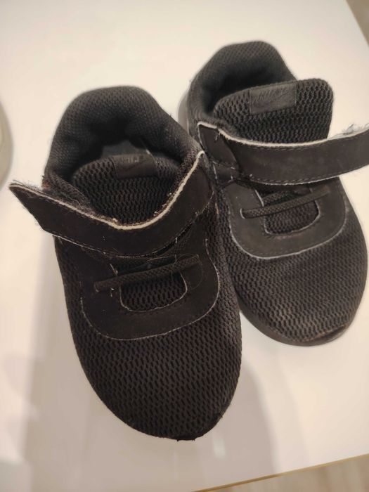 Маратонки Nike номер 25 и Аdidas номер 23.5