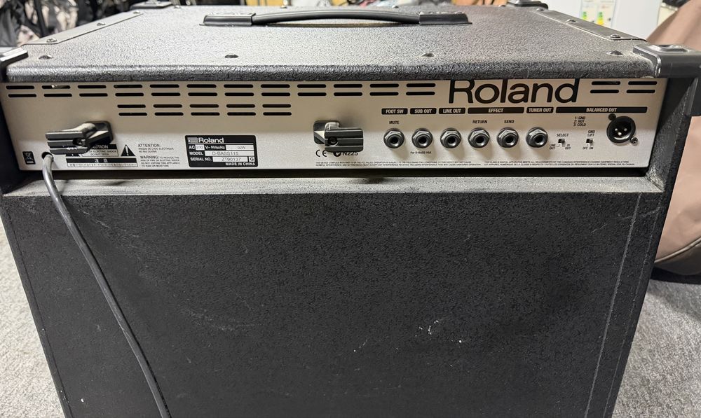 Roland D-BASS 115 Amplificator Combo Chitara Bass