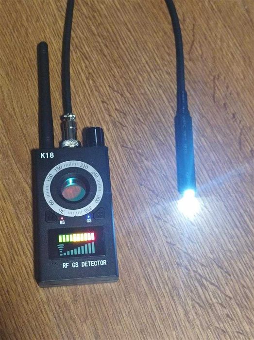 Aparat special pentru cautat camere si microfoane spion