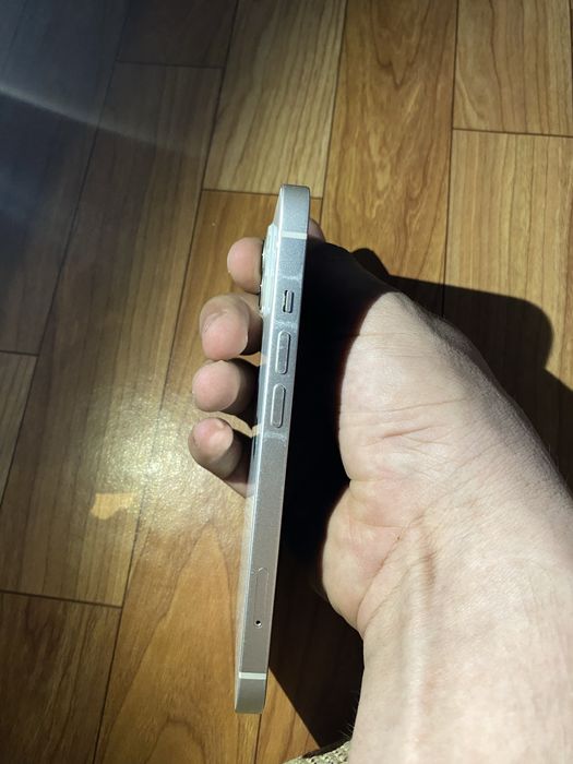 Продам iPhone 13 256 GB (белый)