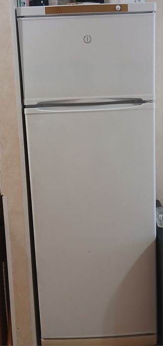 Холодильник Indesit