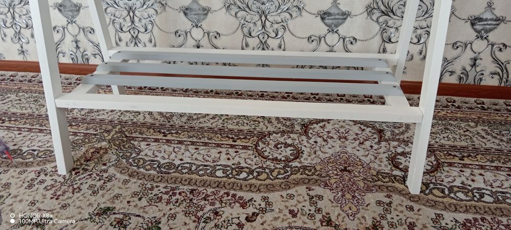 Вешалка напольная для одежды деревянная с полкой