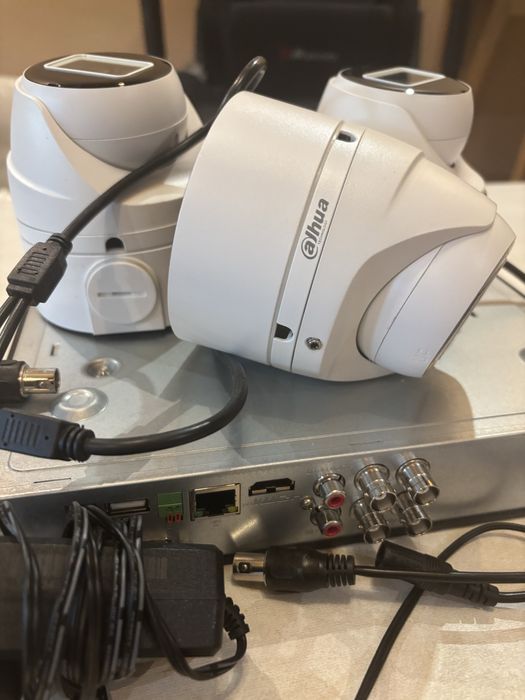 Продавам комплект Dahua видеонаблюдение – DVR + 3 камери