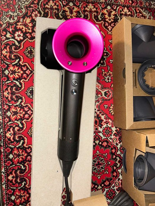 Feon Dyson Supersonic nou cu toate accesoriile incluse