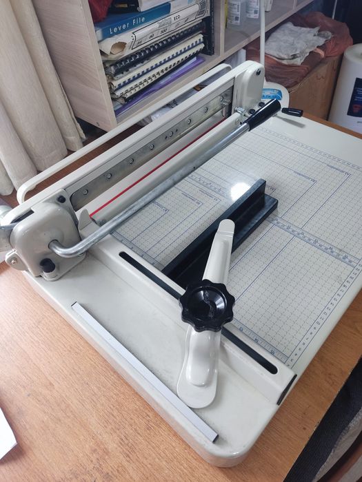 Продам гильотину Yunguang 868 A3