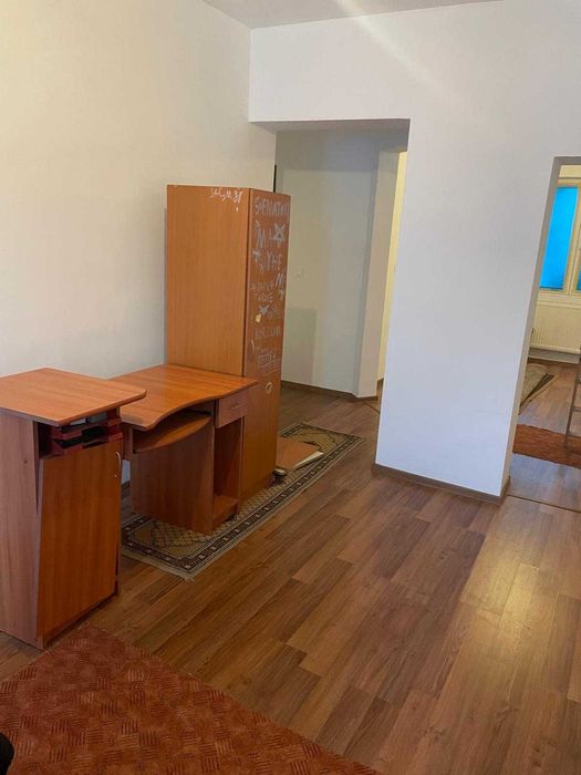 Ofer  chirie 3 camere cartierul 7 noiembrie(spital)