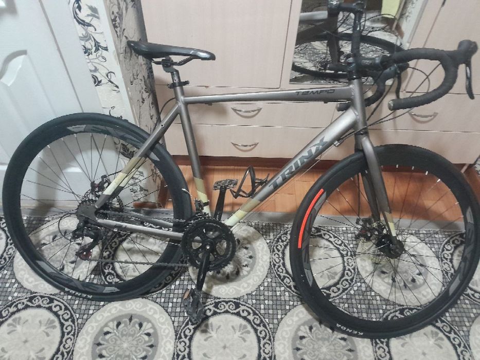 Шоссейный велосипед Trinx Tempo 2.1