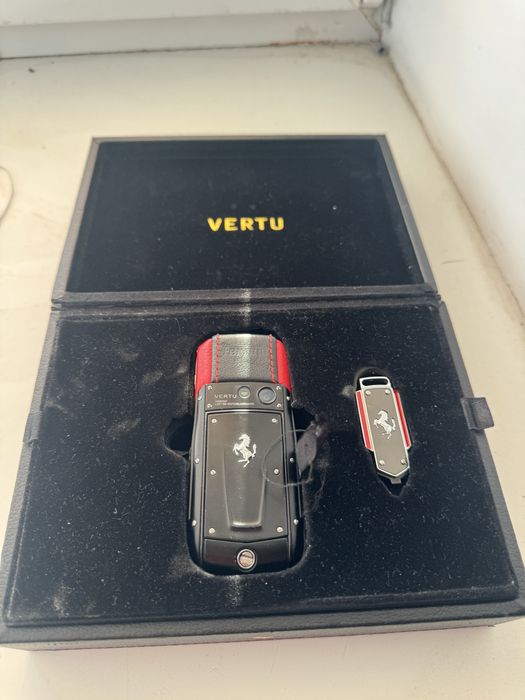 Продам vertu ascent ferrari