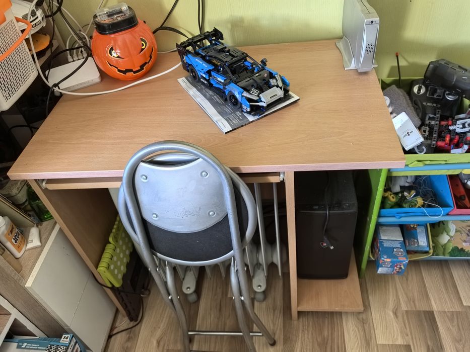 Детско бюро със стол