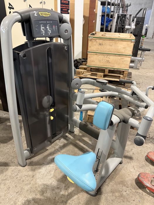 Aparat umeri spate technogym