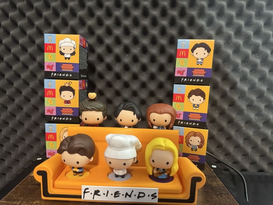 Set complet Friends McDonald’s + canapea 3D personalizată