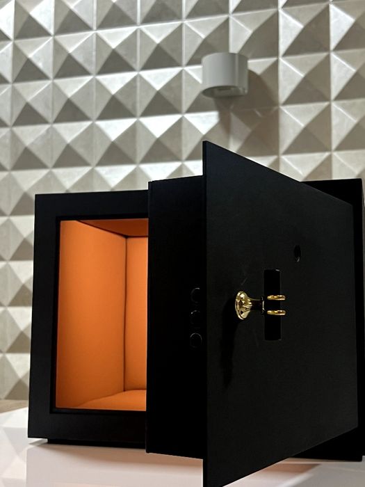 Металлический сейф для дома и офиса с электронным замком