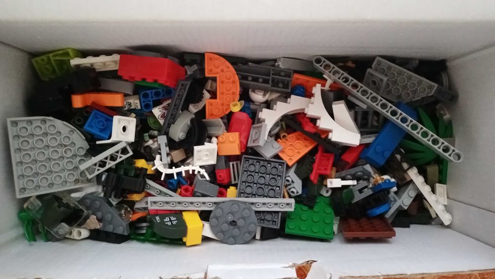 Разные детали конструктора Lego