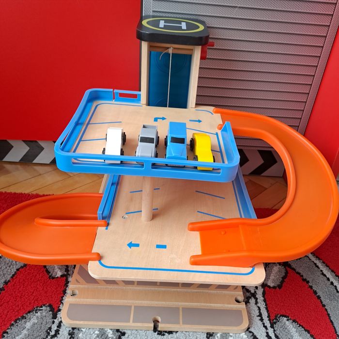 Set mașinuțe cu parcare și lift