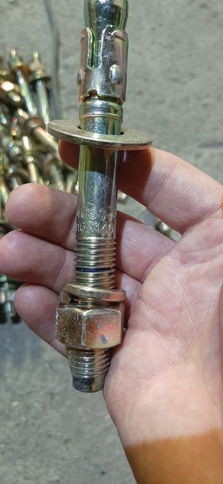 Анкер клиновый 16м×140мм