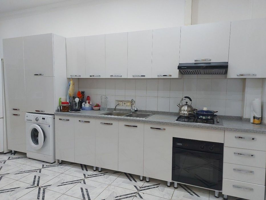 Сдаётся большая квартира в центре метро Ойбек