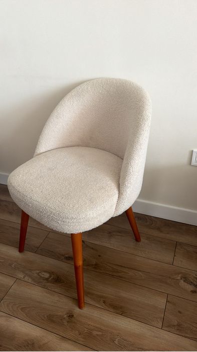 Стулья букле белого цвета