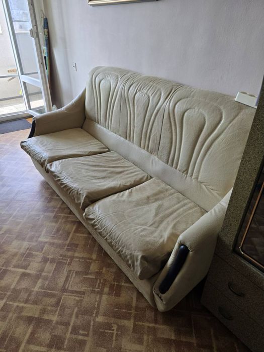 Диван с дишаща кожа