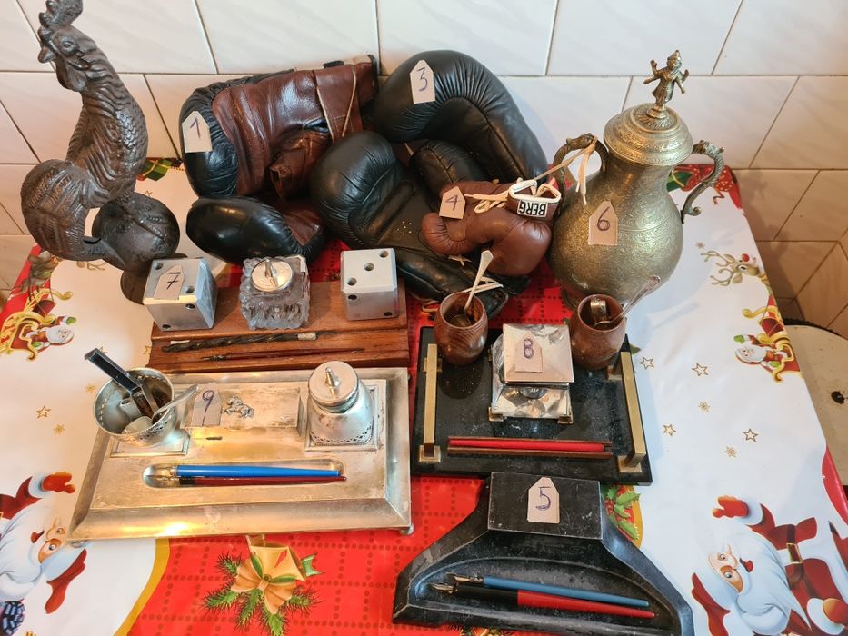 Bastonul ajutator din lemn si alte obiecte vechi