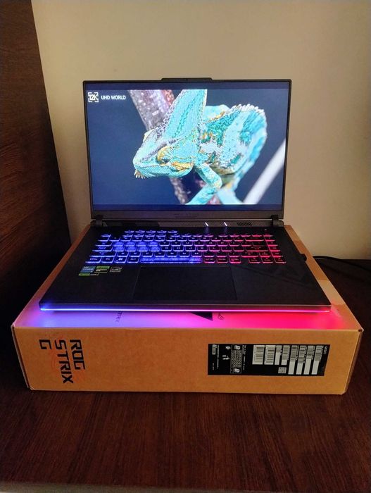 Laptop ASUS ROG Strix G16, i5-13450HX, RTX 4060 cu garantie