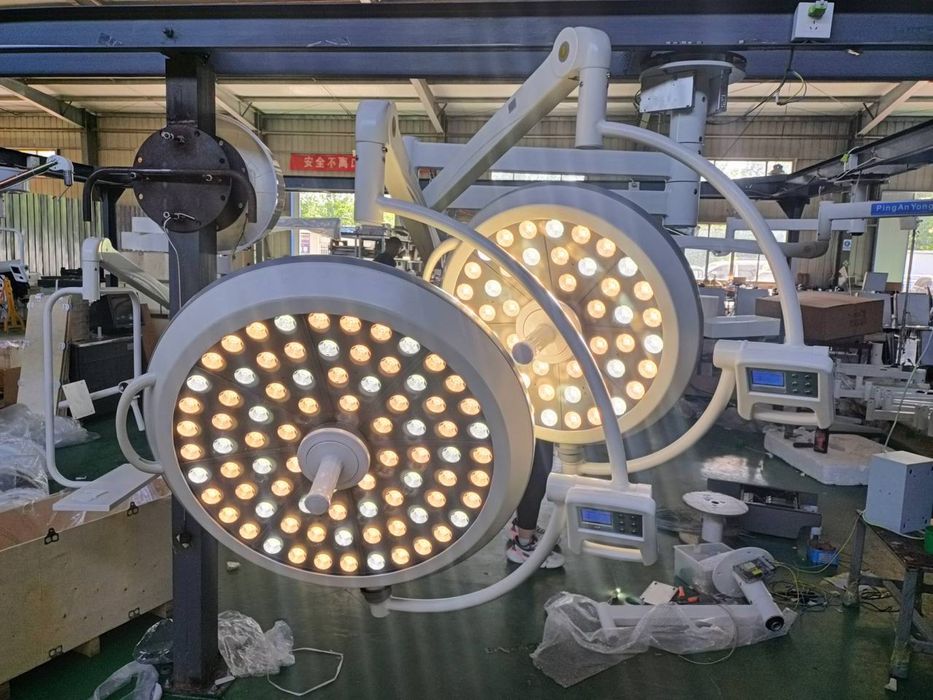 Операционная лампа двухблочная