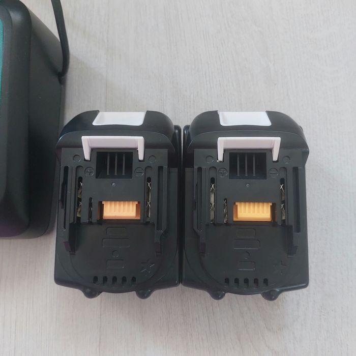 ПЪЛЕН КОМПЛЕКТ: 2x Батерии 18V 5.0Ah + Бързо Зарядно 7A за Makita LXT Нови