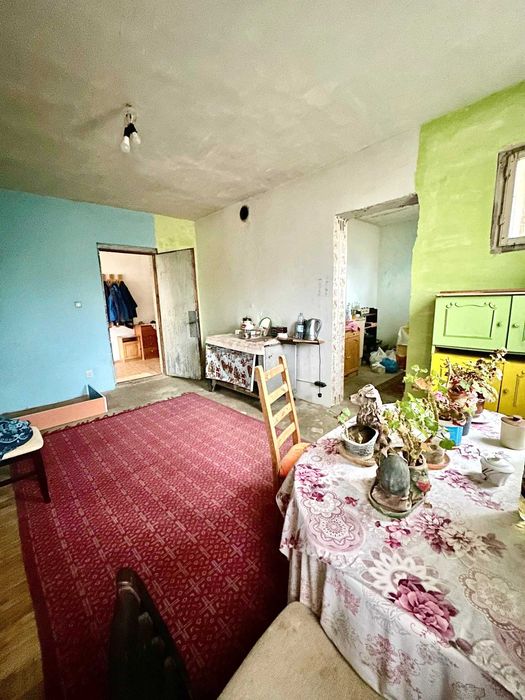 Продава къща в с. Лесново