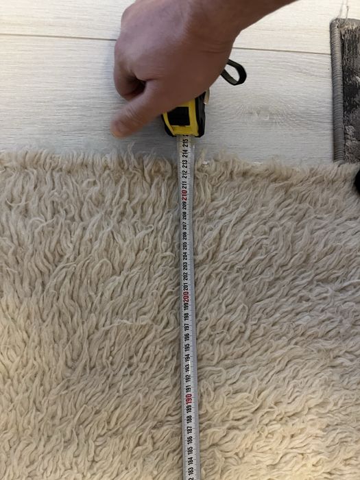 Продавам два бели китеника