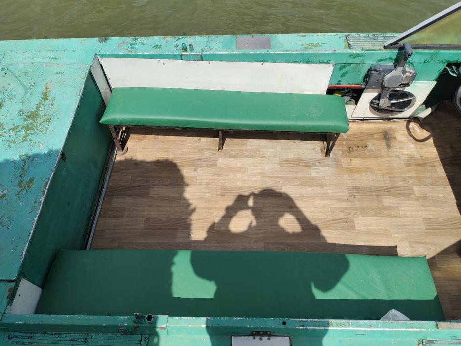 Продам катер Амур с мотором 85 л/с