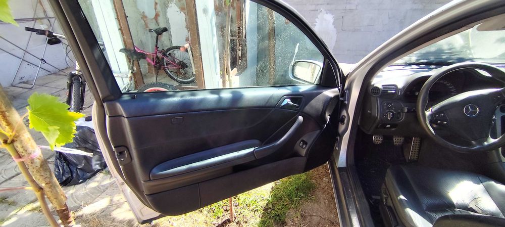 Продава се цял за части Mercedes 220 CDI W203