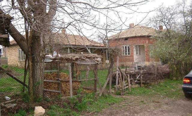 Къща в Бенковски