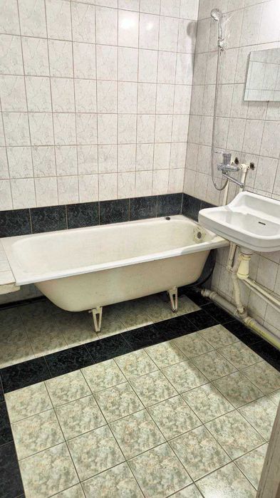 Продажа квартиры 3х комнатной.  Адрес: Юнусабад 2 квартал.