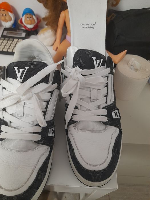 Vând Adidași Louis Vuitton