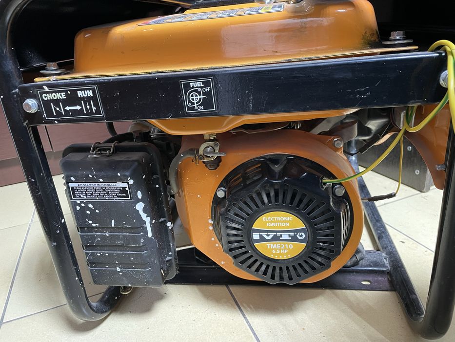 Бензиновый генератор электростанция