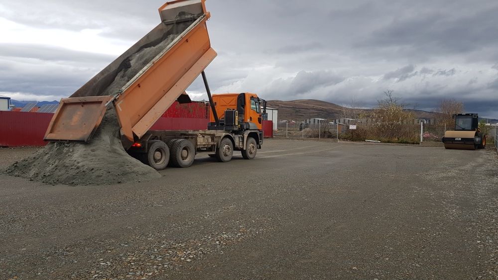 Închiriez Buldoexcavator