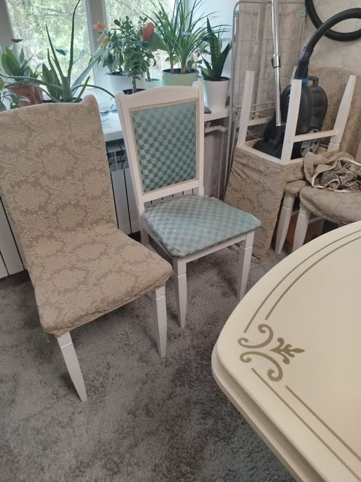 Продам стол со стульями.