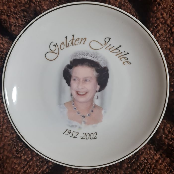 Farfurie comemorativa REGINA ELISABETA 50 ANI